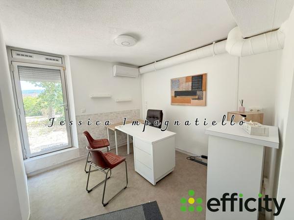 Local Commercial 3 pièces - 86 m²