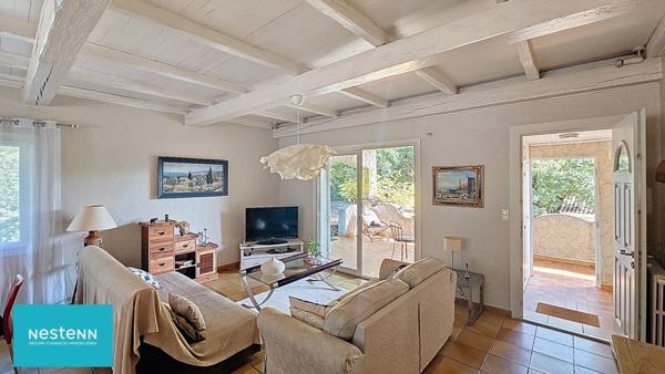 Villa à vendre à Saint Maximin la Sainte Baume au calme avec piscine, garage. Fort potentiel locatif.