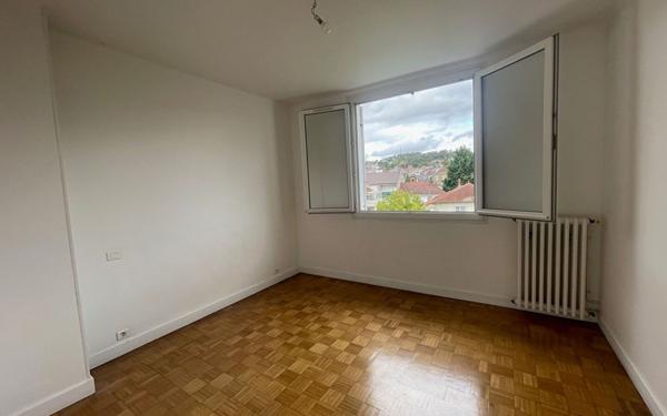 Immeuble à vendre    6 pièces •  Brive-la-Gaillarde