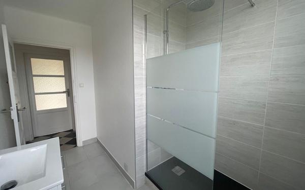 Immeuble à vendre    6 pièces •  Brive-la-Gaillarde