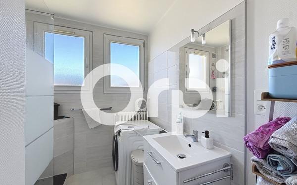 Immeuble à vendre    6 pièces •  Brive-la-Gaillarde