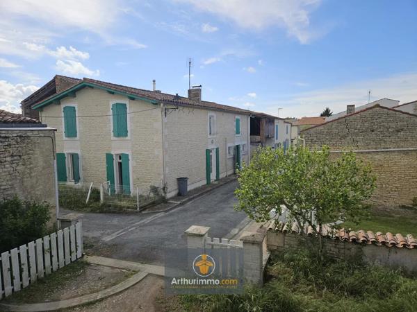 Vente                                                      Maison
                        
                     7 pièces                      170 m2                     à La Grève-sur-Mignon