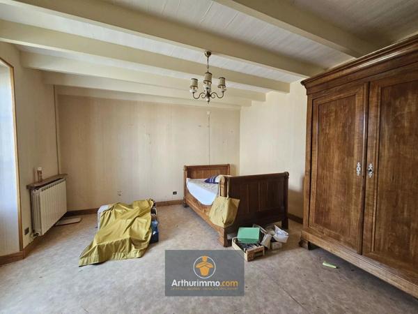 Vente                                                      Maison
                        
                     7 pièces                      170 m2                     à La Grève-sur-Mignon