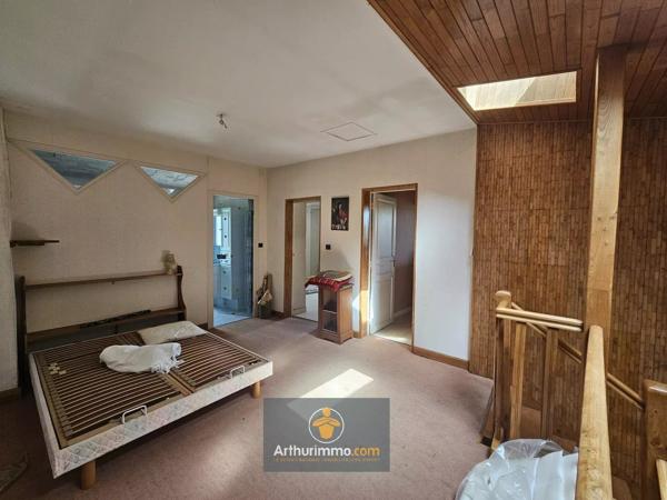 Vente                                                      Maison
                        
                     7 pièces                      170 m2                     à La Grève-sur-Mignon