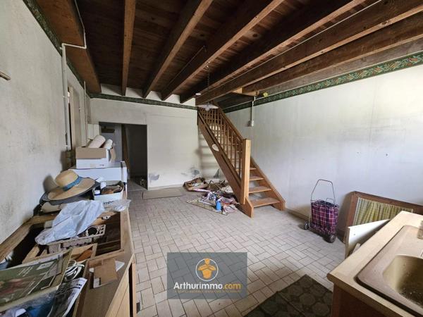 Vente                                                      Maison
                        
                     7 pièces                      170 m2                     à La Grève-sur-Mignon