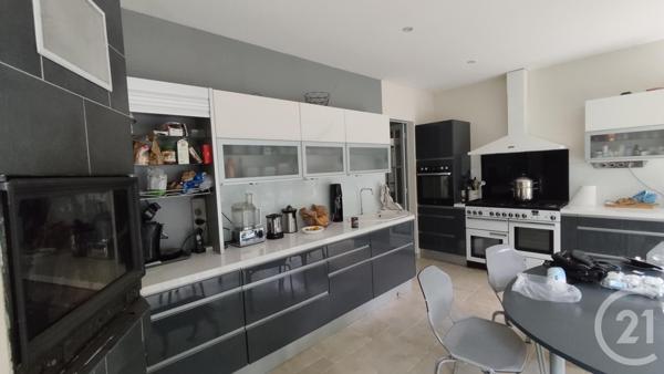 Maison à vendre  10 pièces - 280 m2 THENAC - 17