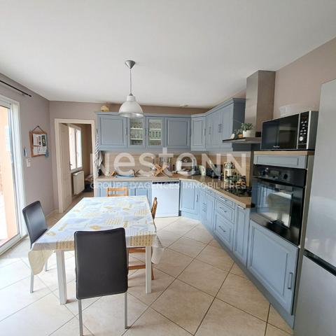 A VENDRE MAISON PLAIN PIED / LE PEYRAT / 3 CHAMBRES / JARDIN / 2 GARAGES