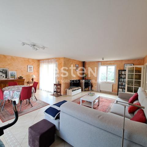 A VENDRE MAISON PLAIN PIED / LE PEYRAT / 3 CHAMBRES / JARDIN / 2 GARAGES