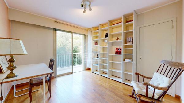 NICE - MANTEGA RIGHI : SPACIEUX 5 PIÈCES D'ANGLE AVEC GRANDE TERRASSE CIRCULAIRE ET BELLE VUE DÉGAGÉE