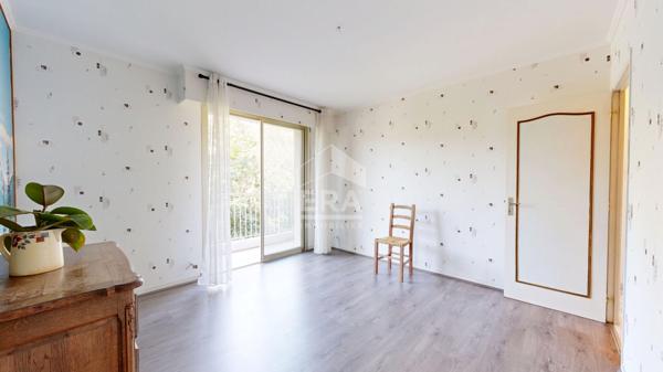 NICE - MANTEGA RIGHI : SPACIEUX 5 PIÈCES D'ANGLE AVEC GRANDE TERRASSE CIRCULAIRE ET BELLE VUE DÉGAGÉE