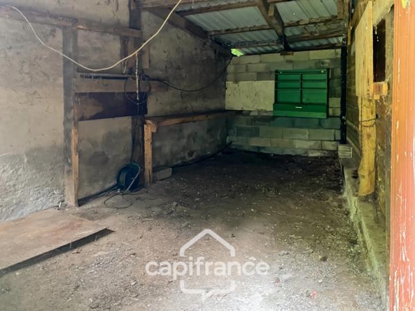 Maison en pierre avec garage et terrain à rénover entièrement- Saint Rémy sur Durolle