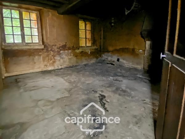 Maison en pierre avec garage et terrain à rénover entièrement- Saint Rémy sur Durolle