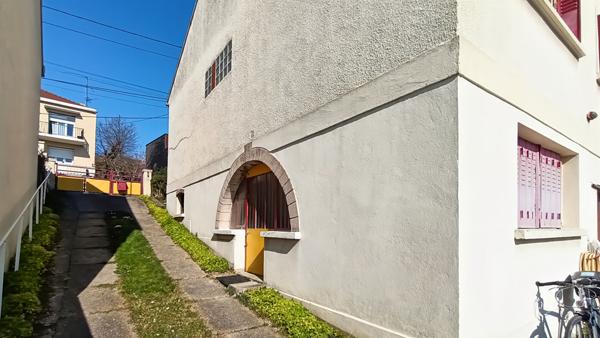 MONTREUIL - PARC MONTREAU- Pavillon à potentiel.