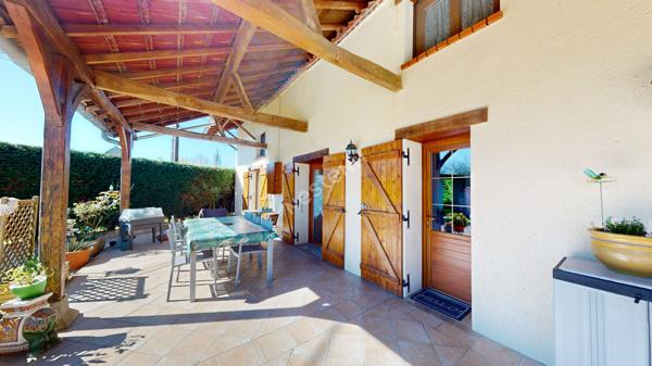 Maison familiale rénovée de 190 m² / 6 chambres / Terrain arboré de 4 100 m² / Double garage