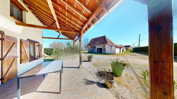 Maison familiale rénovée de 190 m² / 6 chambres / Terrain arboré de 4 100 m² / Double garage