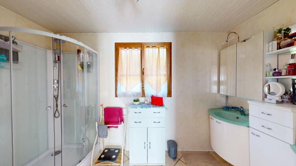 Maison familiale rénovée de 190 m² / 6 chambres / Terrain arboré de 4 100 m² / Double garage