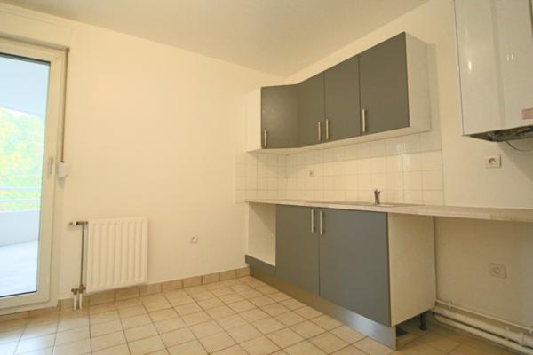 Villeurbanne (69100) Appartement T4 de de 98m2 av balcon- a 15 mn a pied DOUA, INSA, CPE, IUT lyon + Cave et box fermé - Dispo !