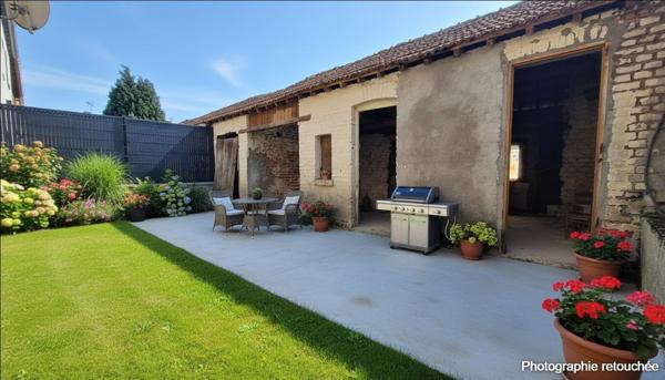 Maison, 6 pièces, 4 chambres, terrasse et dépendances.