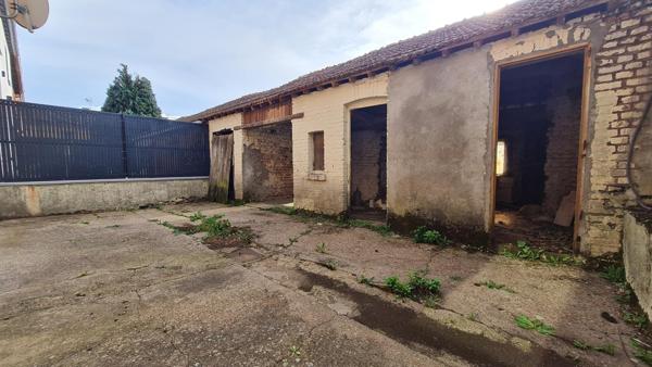 Maison, 6 pièces, 4 chambres, terrasse et dépendances.