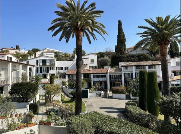 STUDIO refait à neuf de 26m²  -  Piscine - Tennis  - Parking