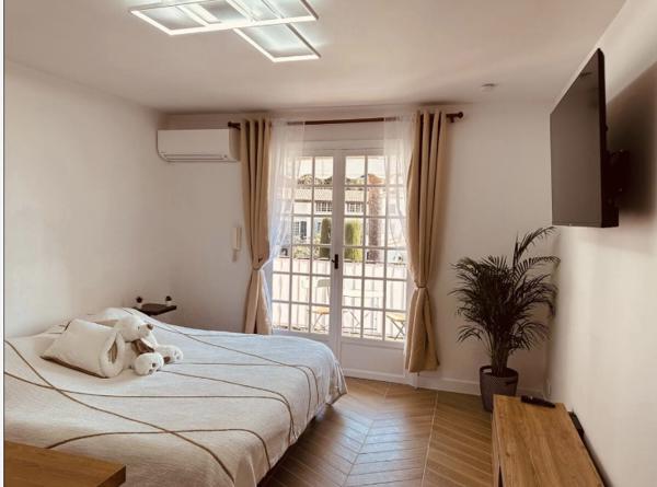 STUDIO refait à neuf de 26m²  -  Piscine - Tennis  - Parking