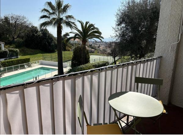 STUDIO refait à neuf de 26m²  -  Piscine - Tennis  - Parking