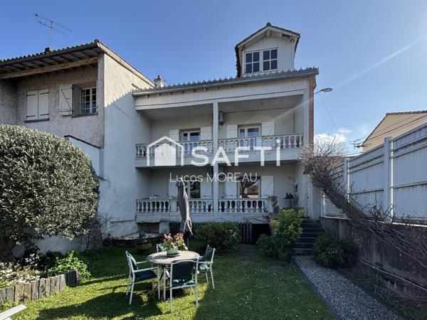 Maison de ville avec jardin et piscine