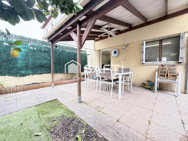 SAINT-CYPRIEN VILLAGE, MAISON T4 AVEC JARDIN ET PLACES DE PARKING