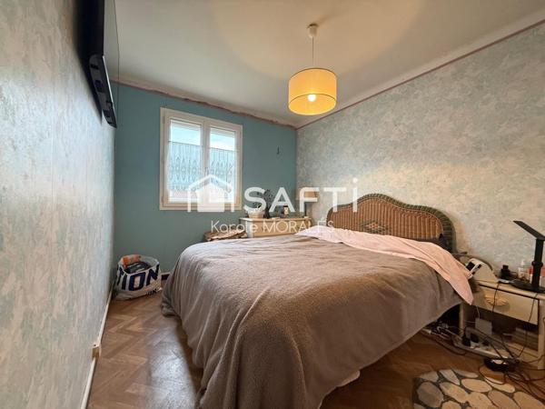 SAINT-CYPRIEN VILLAGE, MAISON T4 AVEC JARDIN ET PLACES DE PARKING