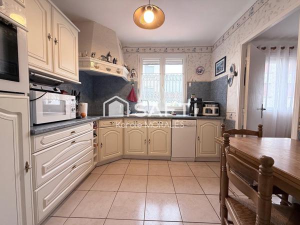 SAINT-CYPRIEN VILLAGE, MAISON T4 AVEC JARDIN ET PLACES DE PARKING