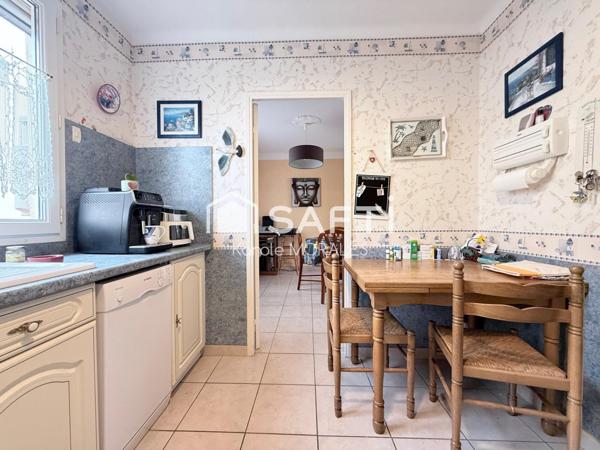 SAINT-CYPRIEN VILLAGE, MAISON T4 AVEC JARDIN ET PLACES DE PARKING