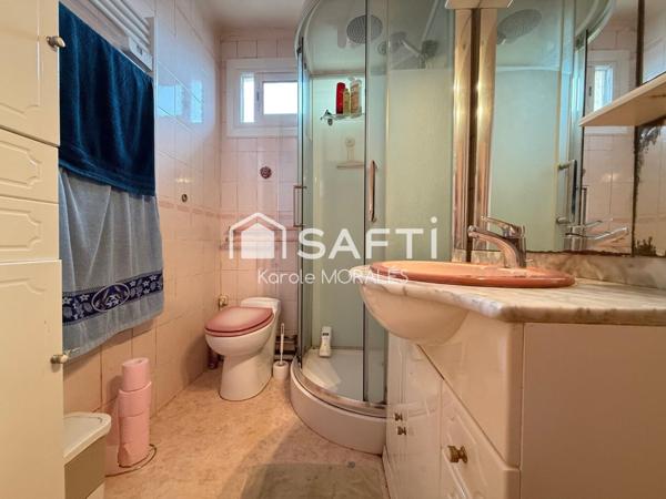 SAINT-CYPRIEN VILLAGE, MAISON T4 AVEC JARDIN ET PLACES DE PARKING