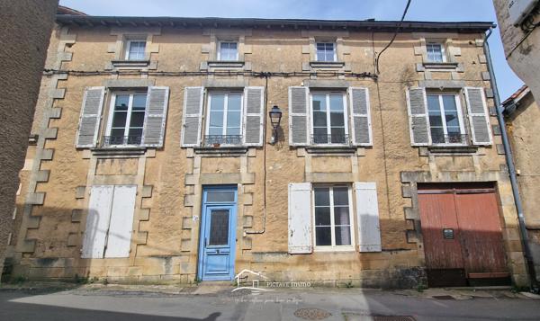 Maison de bourg - 243m2 - Atelier Lusignan (86600)