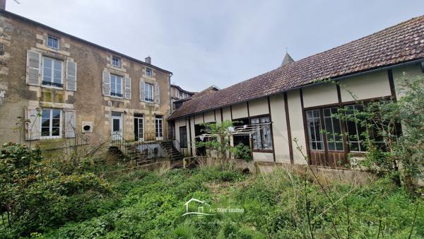 Maison de bourg - 243m2 - Atelier Lusignan (86600)