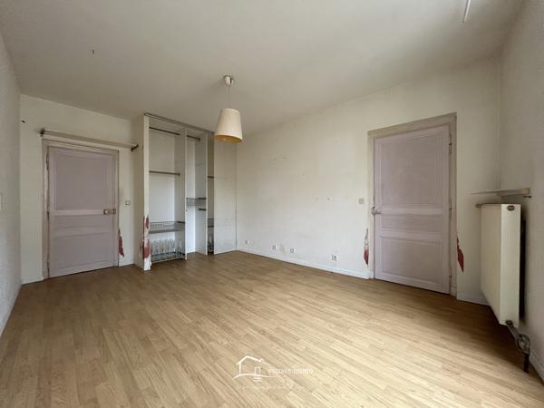 Maison de bourg - 243m2 - Atelier Lusignan (86600)