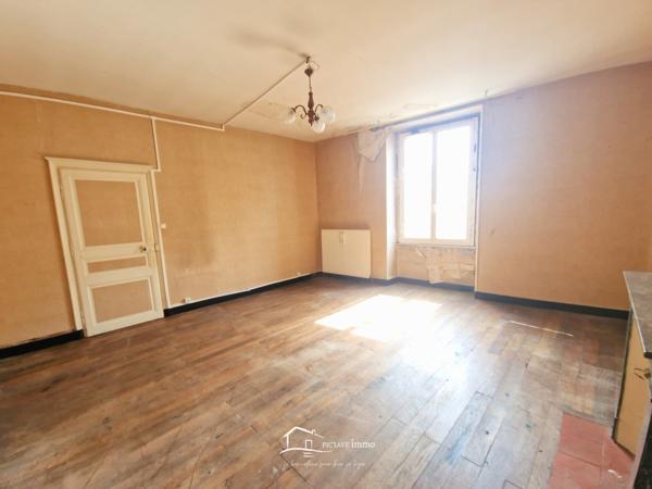 Maison de bourg - 243m2 - Atelier Lusignan (86600)