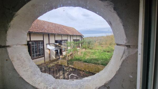 Maison de bourg - 243m2 - Atelier Lusignan (86600)