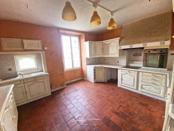 Maison de bourg - 243m2 - Atelier Lusignan (86600)