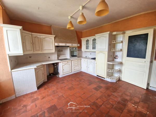 Maison de bourg - 243m2 - Atelier Lusignan (86600)