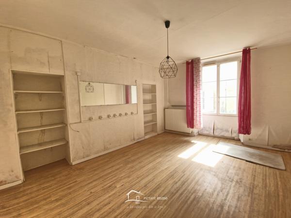 Maison de bourg - 243m2 - Atelier Lusignan (86600)