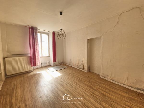 Maison de bourg - 243m2 - Atelier Lusignan (86600)