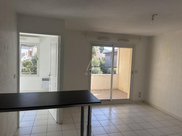 Appartement T2 avec terrasse et garage 13008