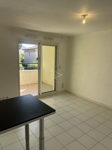 Appartement T2 avec terrasse et garage 13008
