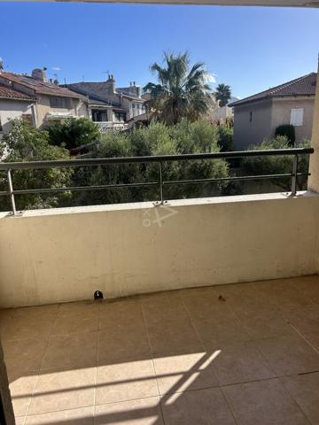 Appartement T2 avec terrasse et garage 13008