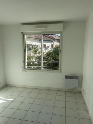 Appartement T2 avec terrasse et garage 13008