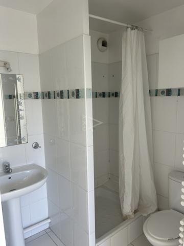 Appartement T2 avec terrasse et garage 13008