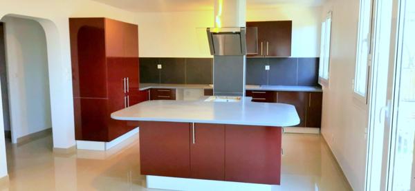 Rouen-Préfecture : Appartement (1er E) rénové 81 m² avec 2 CH, cave et vue sur jardin (poss Gge) ...!