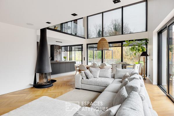 Villa d’architecte contemporaine entre lumière et transparence en plein coeur de ville