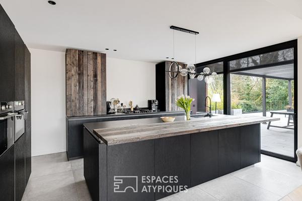 Villa d’architecte contemporaine entre lumière et transparence en plein coeur de ville