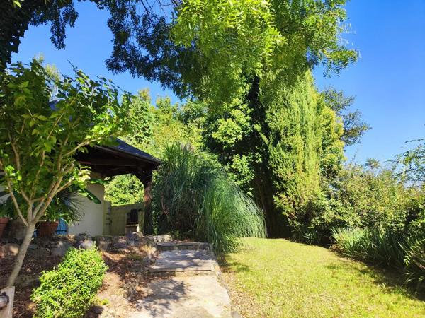 Maison de campagne avec vue imprenable sur les Pyrénées avec jardin et piscine